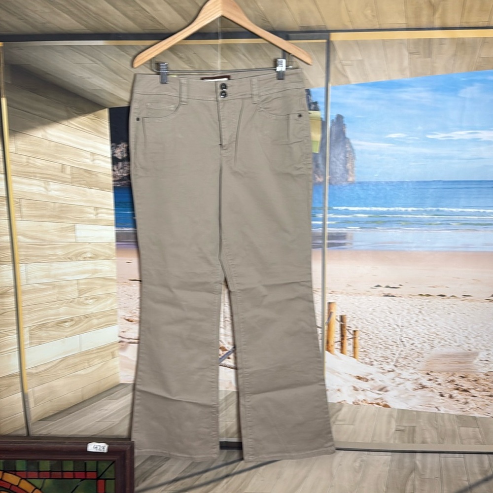 NWT khaki 12S